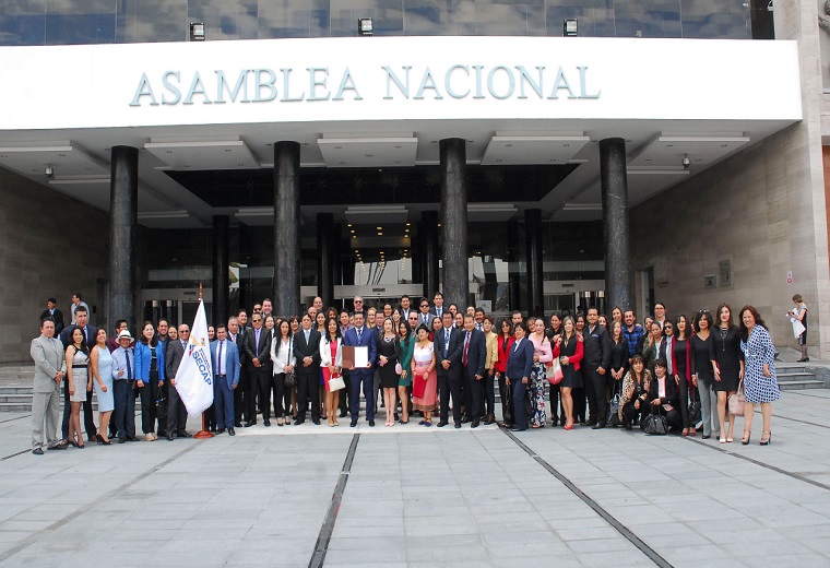 Condecoración Asamblea Nacional 